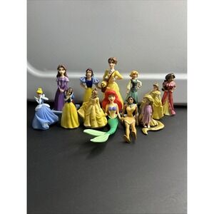 Set Of 12 Assorted Disney Princesses‎ And Other Female Figures